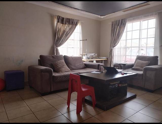 4 BEDROOM HOUSE FOR SALE IN SKY CITY